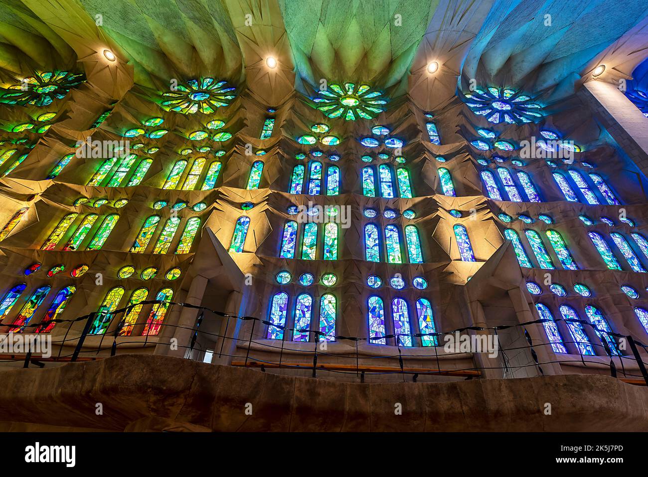 Intérieur de la Sagrada Familia, Église des Expiations de la Sainte
