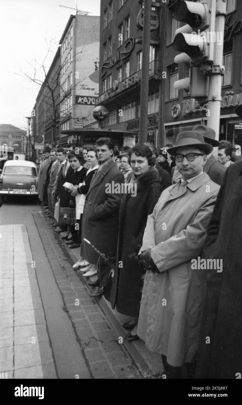 La marche de Pâques 1st contre les armes nucléaires sur le sol allemand s'est tenue le 17. 4. 1960, ici à Hanovre à Bergen-Hohne et de Hambourg. Seulement environ 300 Banque D'Images