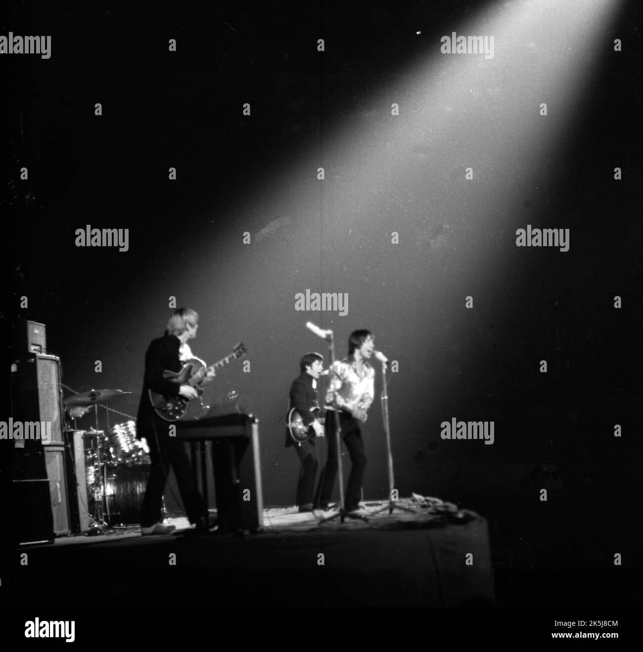 La performance des Rolling Stones dans le Westfalenhalle de Dortmund en 1966 a été accompagnée par quelques fans qui se sont frayés. Programme de soutien, Allemagne Banque D'Images