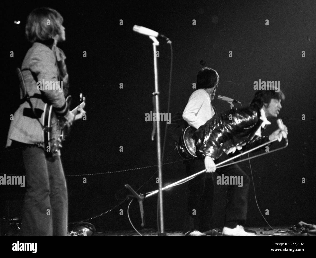 La performance des Rolling Stones dans le Westfalenhalle de Dortmund en 1966 a été accompagnée par quelques fans qui ont connu une frénésie, l'Allemagne Banque D'Images