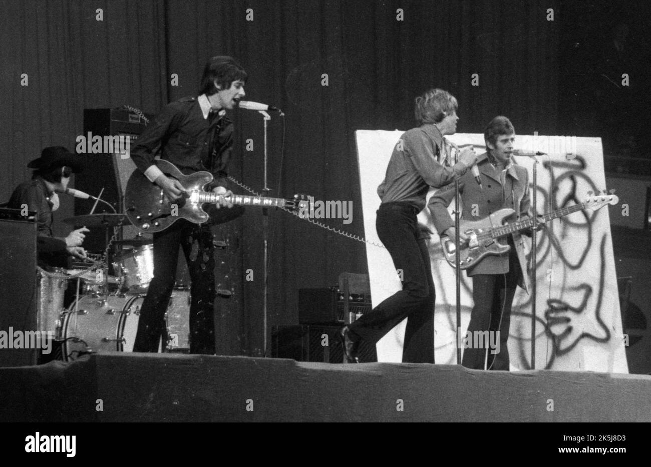 La performance des Rolling Stones dans le Westfalenhalle de Dortmund en 1966 a été accompagnée par quelques fans qui se sont frayés. Programme de soutien, Allemagne Banque D'Images