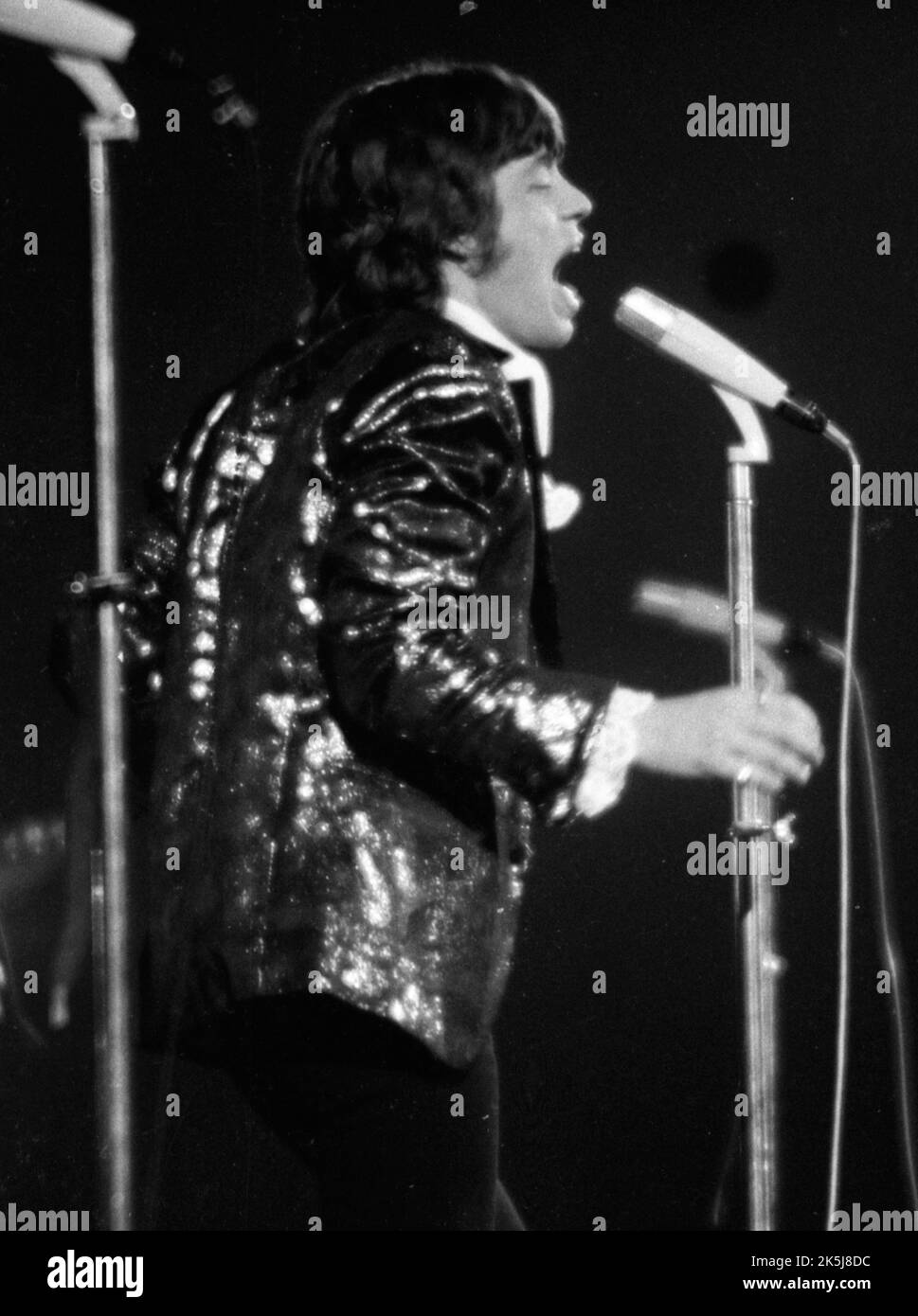 La performance des Rolling Stones dans le Westfalenhalle de Dortmund en 1966 a été accompagnée par quelques fans qui ont connu une frénésie, l'Allemagne Banque D'Images