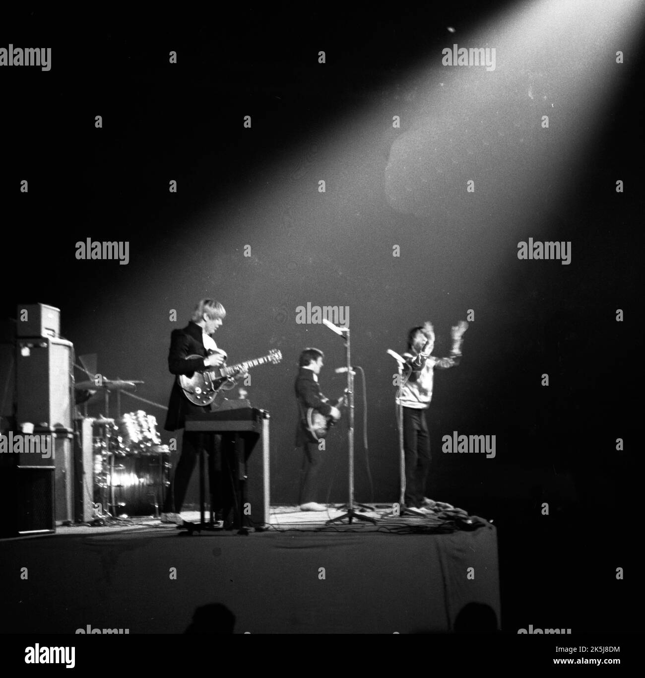 La performance des Rolling Stones dans le Westfalenhalle de Dortmund en 1966 a été accompagnée par quelques fans qui se sont frayés. Programme de soutien, Allemagne Banque D'Images