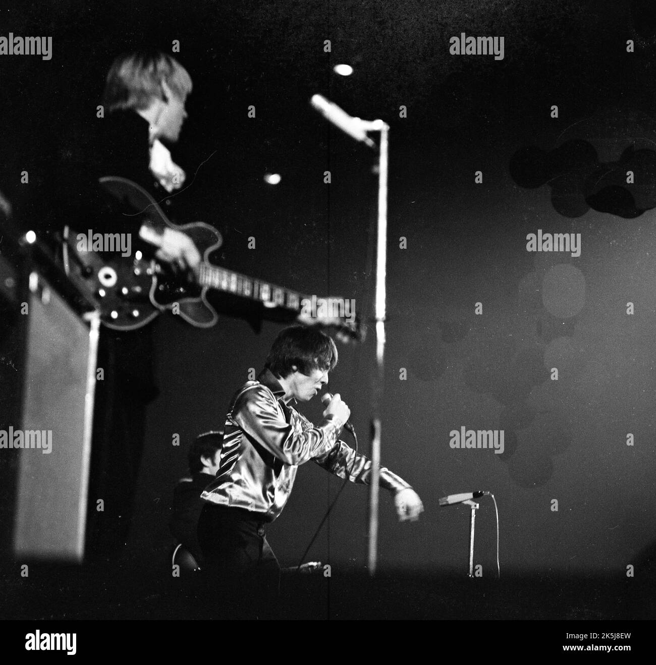 La performance des Rolling Stones dans le Westfalenhalle de Dortmund en 1966 a été accompagnée par quelques fans qui se sont frayés. Programme de soutien, Allemagne Banque D'Images