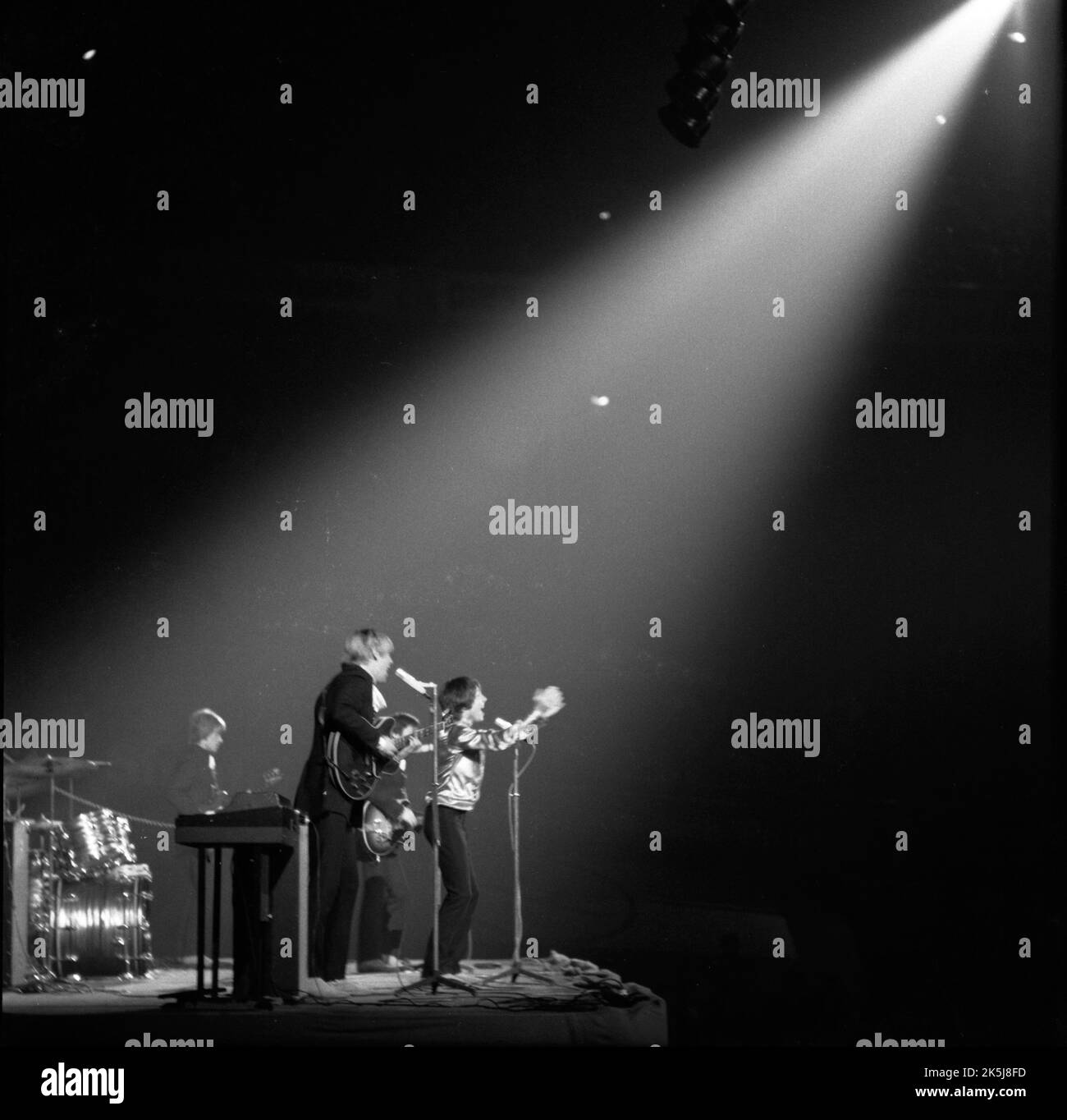 La performance des Rolling Stones dans le Westfalenhalle de Dortmund en 1966 a été accompagnée par quelques fans qui se sont frayés. Programme de soutien, Allemagne Banque D'Images