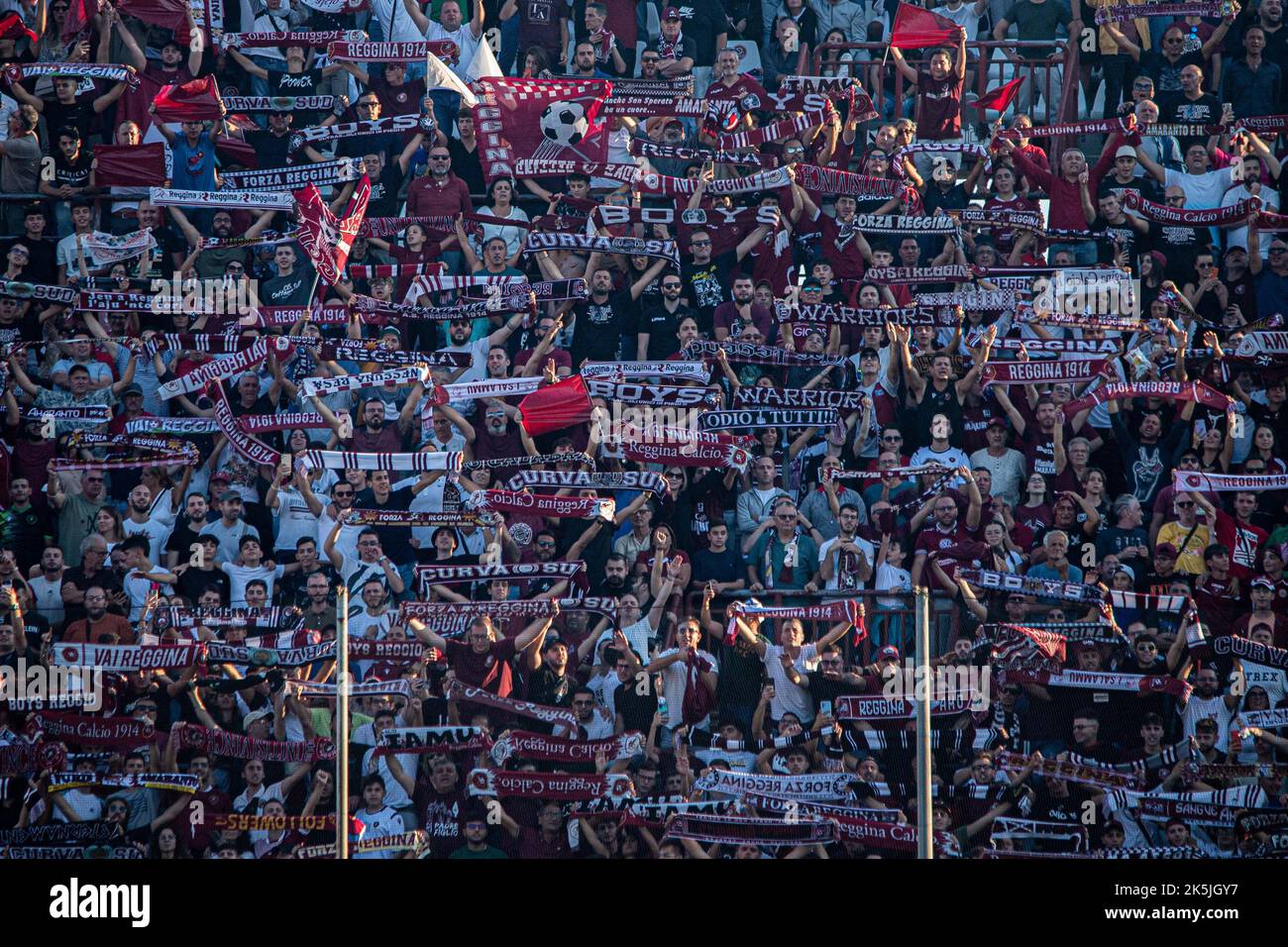 Fans de Reggina pendant le match italien de football série B Reggina 1914 vs Cosenza Calcio sur 08 octobre 2022 au stade Oreste Granillo à Reggio Calabria, Italie (photo de Valentina Giannettoni/LiveMedia) Banque D'Images