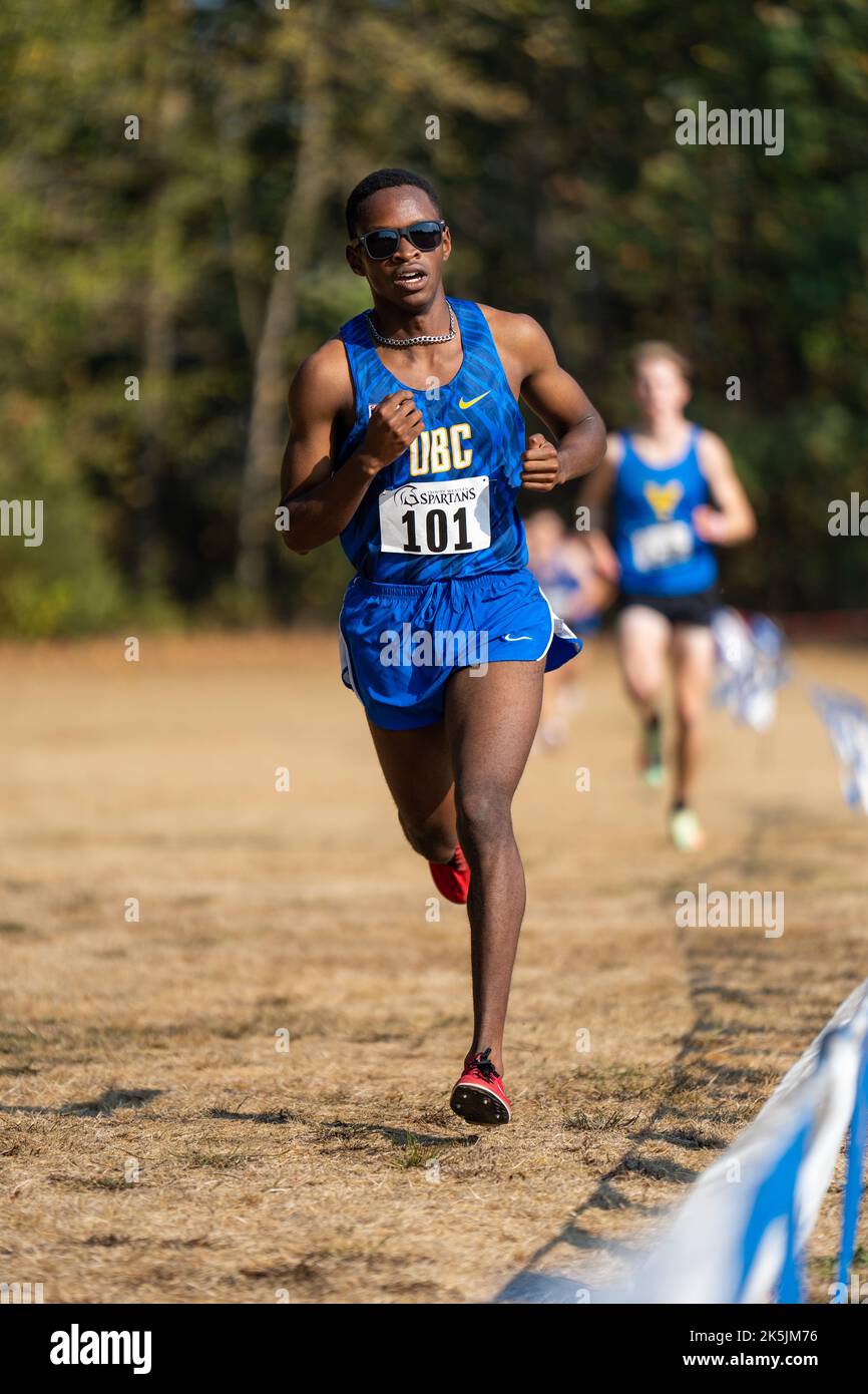 Abbotsford, Canada. 8th octobre 2022. Bill Makwae, de l'Université de la Colombie-Britannique Thunderbirds, termine deuxième dans la course universitaire/Open Men's au 2022 TWU Cross Country Open. Credit: Zhengmu Wang/Alay Live News Banque D'Images