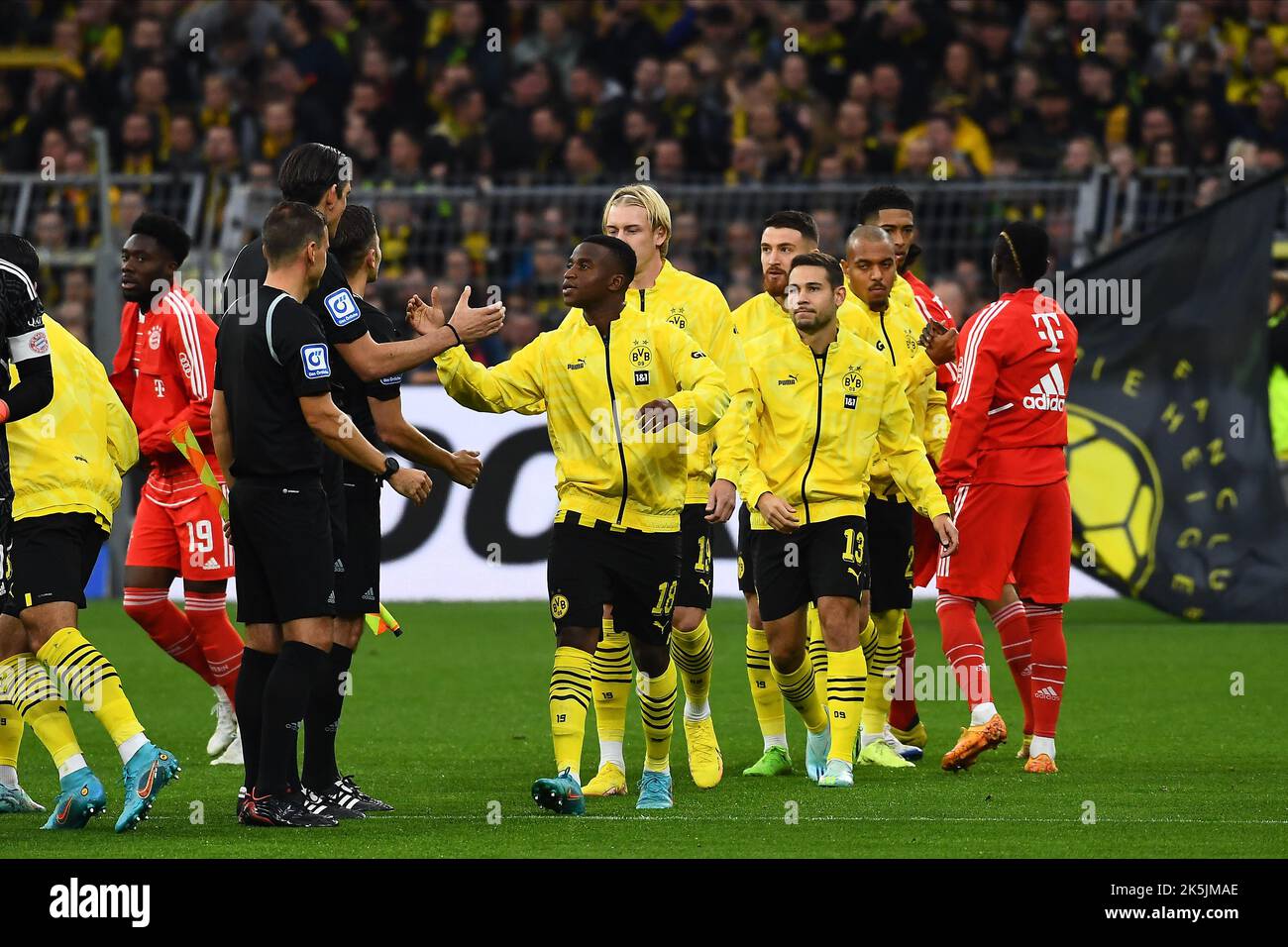 DORTMUND, ALLEMAGNE - 8 OCTOBRE 2022: Le match de football de Bundesliga Borussia Dortmund contre Bayern Munich Banque D'Images