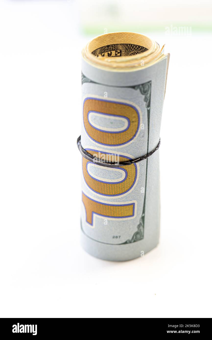Dollars américains torsadés, cent billets USD. Banque D'Images