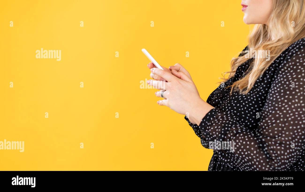 application de régime obésité contrôle surpoids femme téléphone Banque D'Images