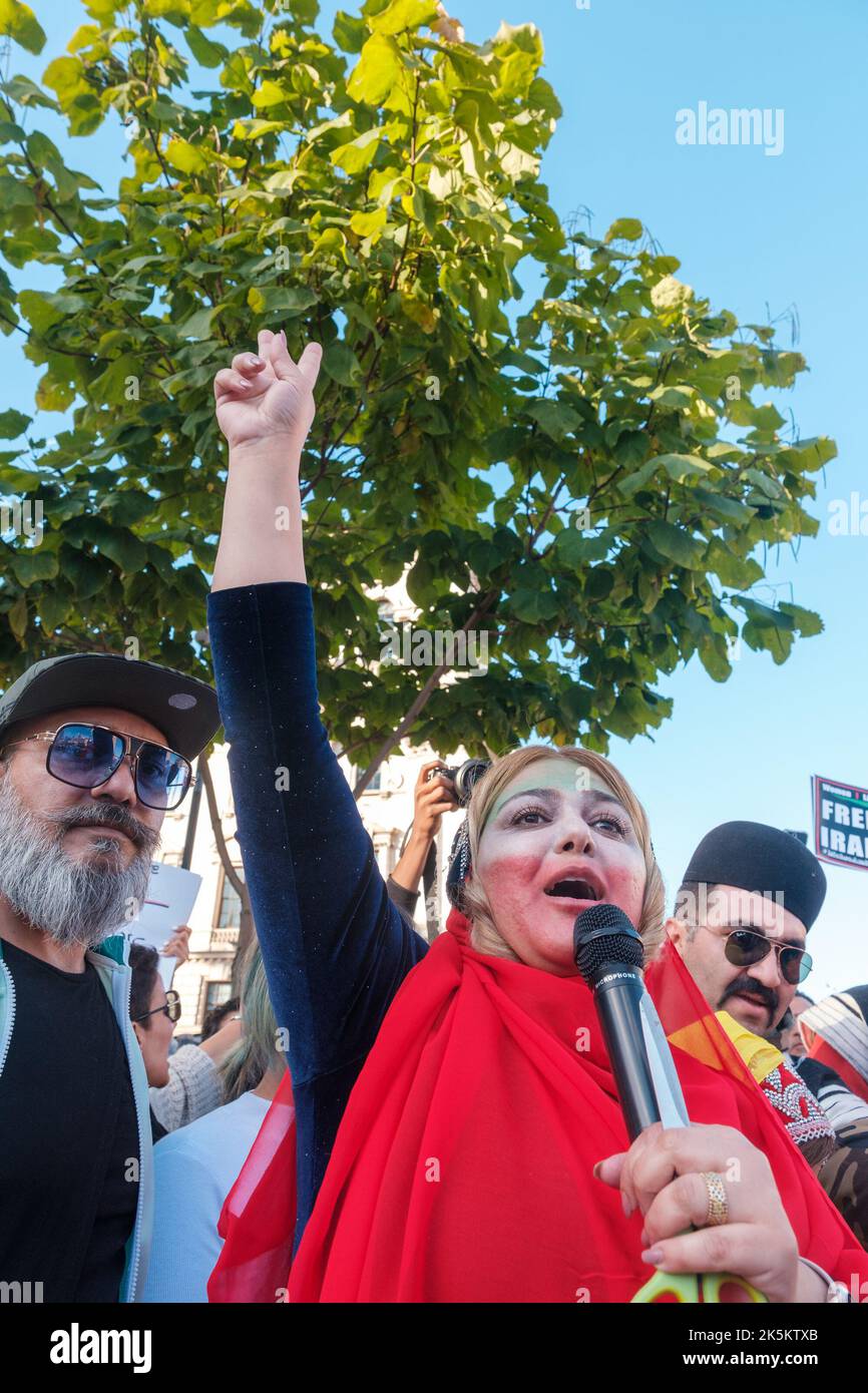 Les protestations iraniennes se poursuivent à travers Londres, alors que le gouvernement iranien continue de forcer les femmes à porter des hijabs au lieu d'être un choix Banque D'Images