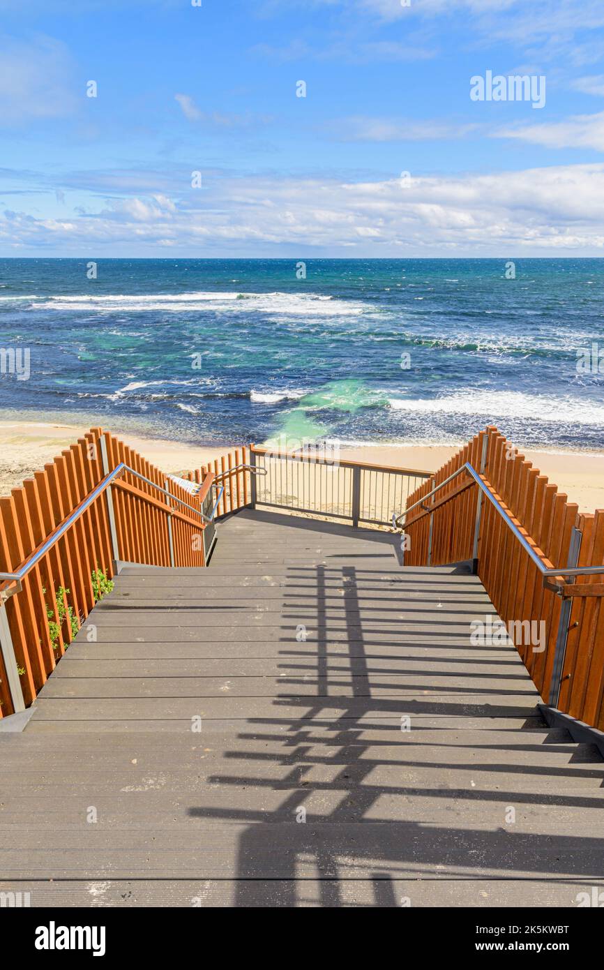 Descendez à pied jusqu'à la plage de Surfers point de Margaret River, à Prevelly, en Australie occidentale Banque D'Images