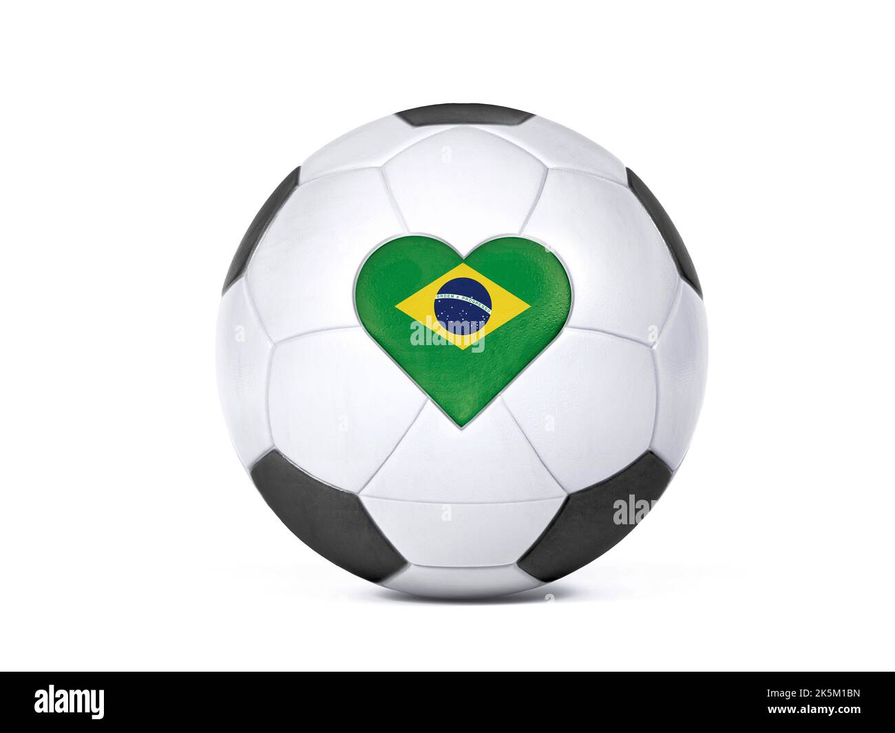 Ballon de football blanc isolé avec drapeau du brésil en forme de cœur. Centré sur un arrière-plan blanc avec ombre portée en haute résolution. 3D Illust Banque D'Images