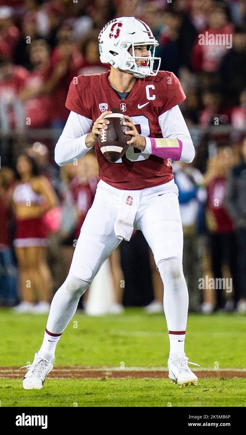 08 octobre 2022 Palo Alto, CA États-Unis le quarterback de Stanford Tanner McKee (18) cherche le passage profond pendant le match de football de la NCAA entre les castors de l'État de l'Oregon et le Cardinal de Stanford. L'État de l'Oregon a battu Stanford 28-27at Stanford Stadium Palo Alto, CA Thurman James/CSM Banque D'Images