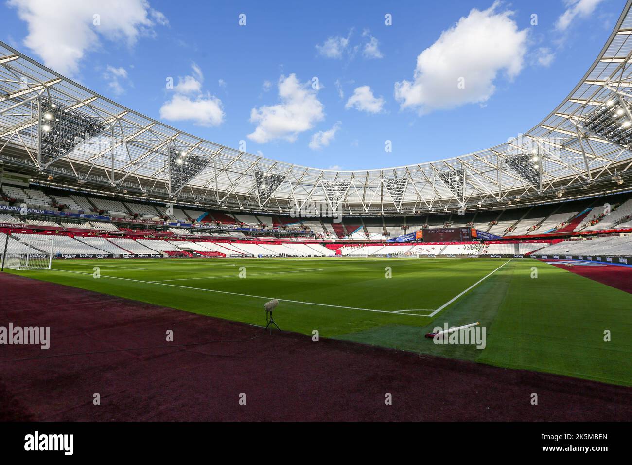 9 octobre 2022 : stade de Londres, Londres, Angleterre ; football de la première ligue West Ham versus Fulham ; vue générale à l'intérieur du stade de Londres Banque D'Images