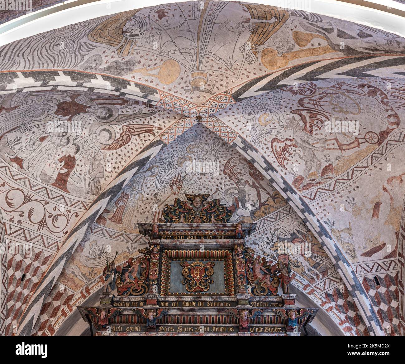 Peintures murales gothiques dans les cultes au-dessus de l'autel dans l'église Kirke Hyllinge, Danemark, 4 octobre 2022 Banque D'Images
