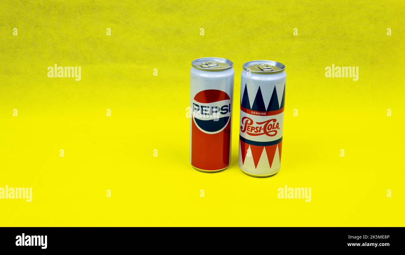 Kuala Lumpur, Malaisie, 9 octobre 2022 - boisson Pepsi en canettes, édition spéciale anniversaire. Pepsi est une boisson gazeuse fabriquée par PepsiCo. Banque D'Images