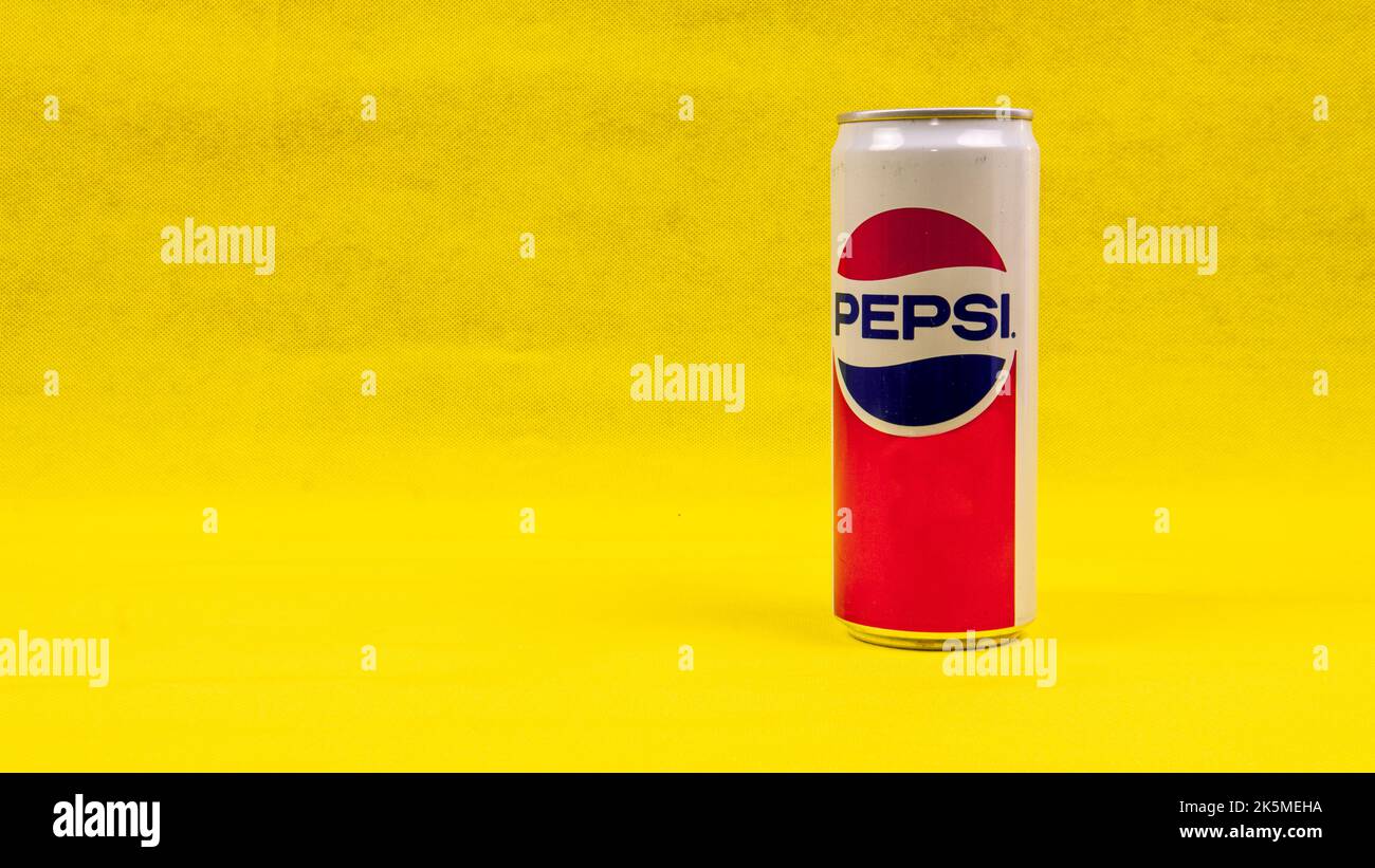 Kuala Lumpur, Malaisie, 9 octobre 2022 - boisson Pepsi en canettes, édition spéciale anniversaire. Pepsi est une boisson gazeuse fabriquée par PepsiCo. Banque D'Images