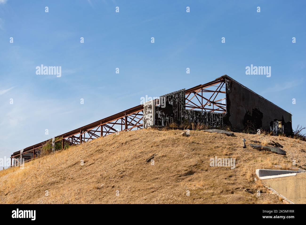 Vestiges du toit du bâtiment d'essais d'armes atomiques 'Laboratory 1', Orford Ness, Suffolk, Angleterre Banque D'Images