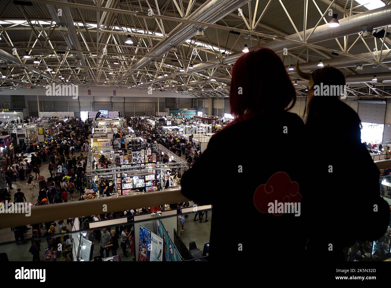 Rome, Italie. 09th octobre 2022. Vue générale des stands d'exposition lors de l'édition 29th de Romics, une exposition internationale de BD, d'animation, de jeux vidéo, de cinéma et de divertissement. Le terme 'Cosplay', une contrainte de 'jeu de costume', indique la pratique de porter un costume qui représente un personnage fictif. Crédit : SOPA Images Limited/Alamy Live News Banque D'Images