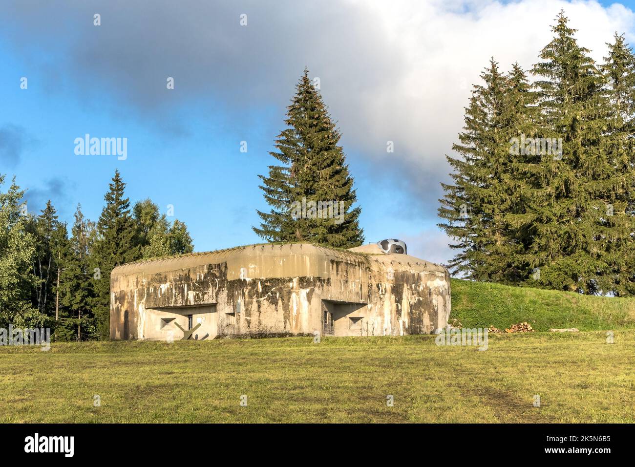 RÉPUBLIQUE TCHÈQUE, Orlicke Hory - 26 septembre 2022 : le bunker de guerre tchèque de la Seconde Guerre mondiale Forteresse militaire frontalière 'Hanicka' construite en 1936-1938. Banque D'Images