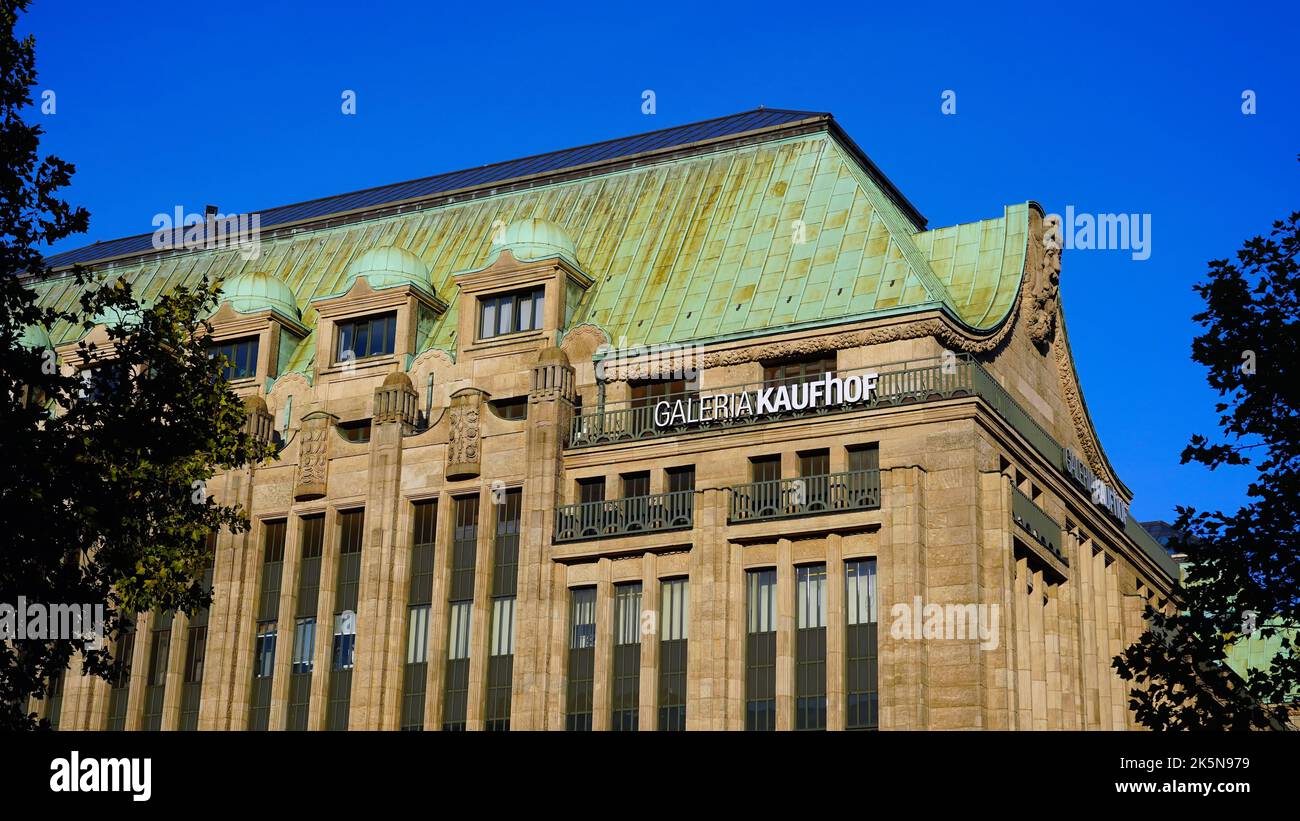 Bâtiment historique du célèbre grand magasin « Kaufhof an der » (Galeria Kaufhof) à Düsseldorf/Allemagne. Banque D'Images