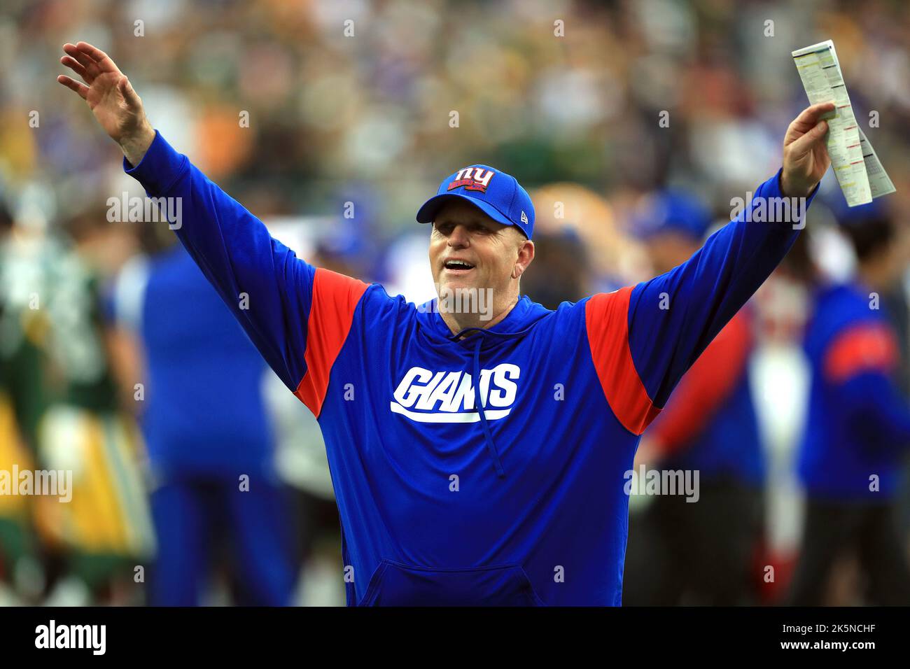 Andy Bischoff, entraîneur de New York Giants Tight End, célèbre la victoire contre les Green Bay Packers lors du match international de la NFL au Tottenham Hotspur Stadium, Londres. Date de la photo: Dimanche 9 octobre 2022. Banque D'Images