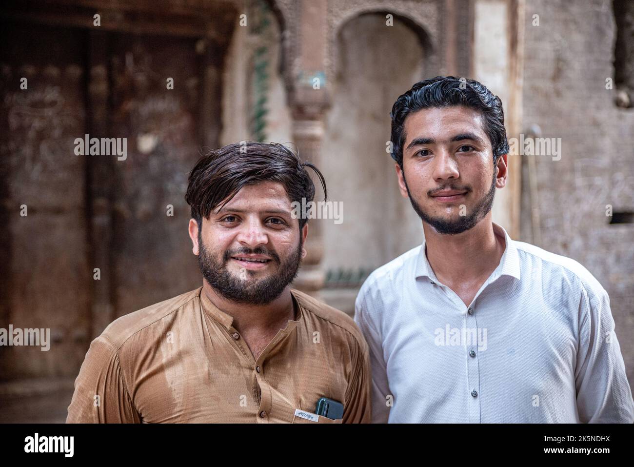 Portrait de deux adultes Pashtun, Peshawar, province de Khyber Pakhtunkhwa, Pakistan Banque D'Images