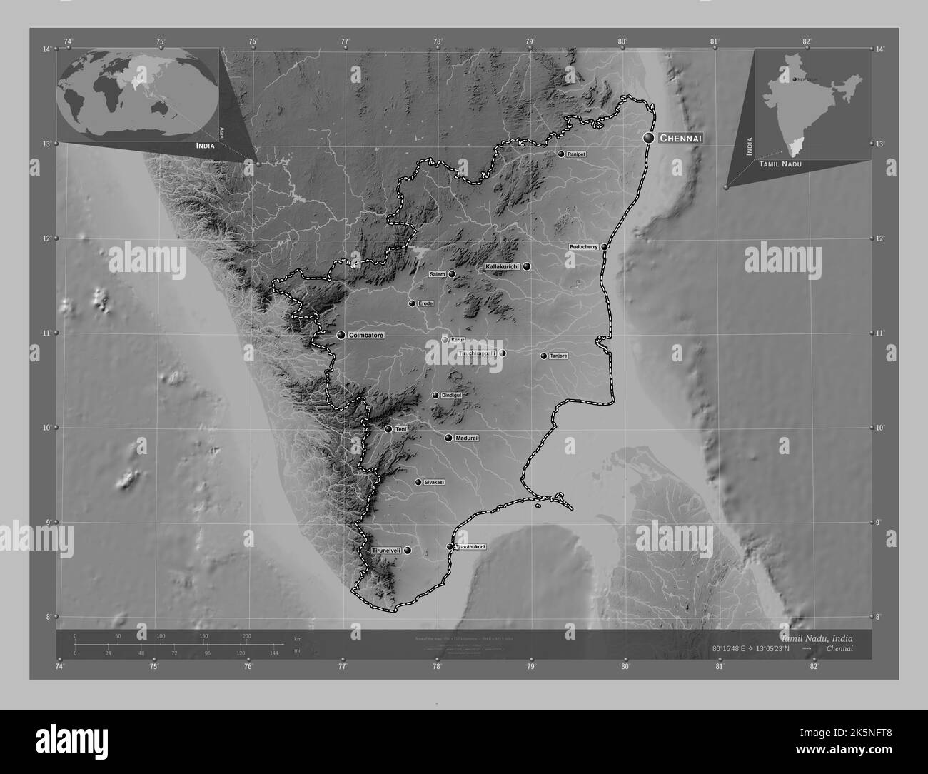 Tamil Nadu, État de l'Inde. Carte d'altitude en niveaux de gris avec lacs et rivières. Lieux et noms des principales villes de la région. Emplacement auxiliaire du coin Banque D'Images