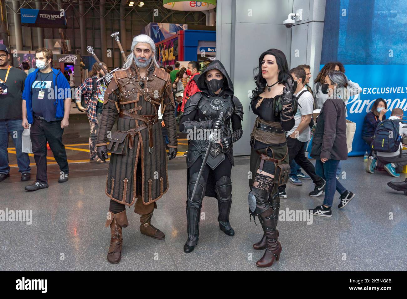 New York, États-Unis. 08th octobre 2022. Les cojoueurs posent pendant le New York Comic con 2022 au Jacob Javits Center à New York. Crédit : SOPA Images Limited/Alamy Live News Banque D'Images