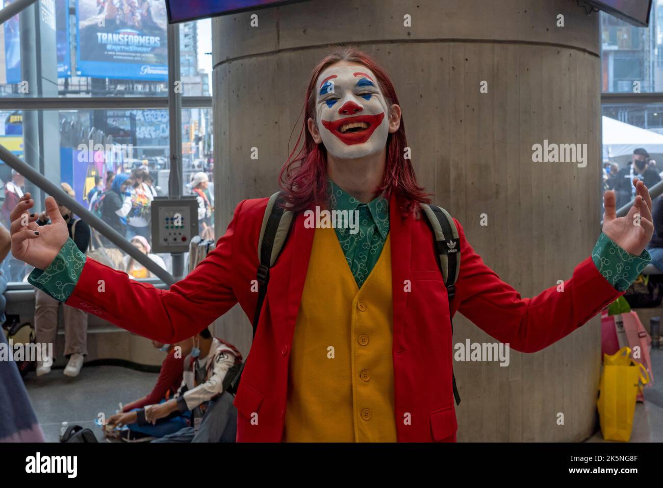 New York, États-Unis. 08th octobre 2022. Un cosplayer habillé comme le Joker pose pendant le New York Comic con 2022 au Jacob Javits Centre à New York. Crédit : SOPA Images Limited/Alamy Live News Banque D'Images