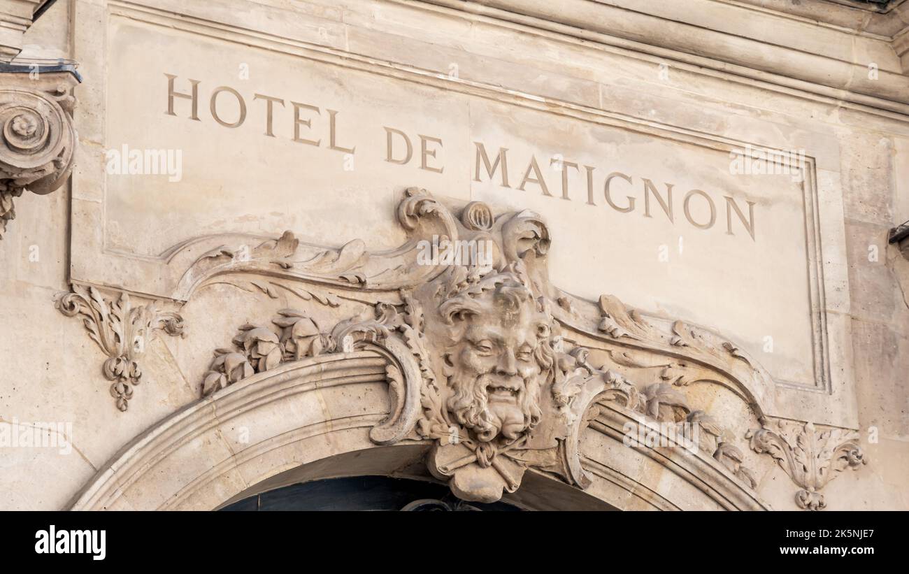 Détail de l'entrée de l'Hôtel de Matignon, également connu sous le nom de 'Matignon', résidence officielle et lieu de travail du chef du gouvernement français Banque D'Images