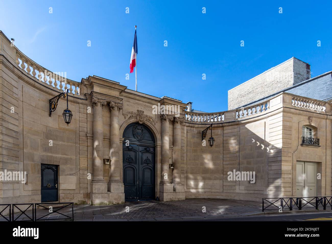 Vue extérieure de l'Hôtel de Matignon, également connu sous le nom de 'Matignon', résidence officielle et lieu de travail du chef du gouvernement français Banque D'Images