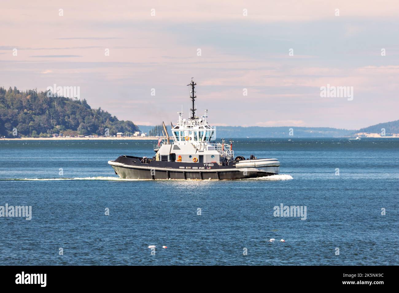 Everett, Australie occidentale. États-Unis - 08-29-2022: Remorqueur YT-803 dans le port d'Everett Puget Sound Waters Banque D'Images