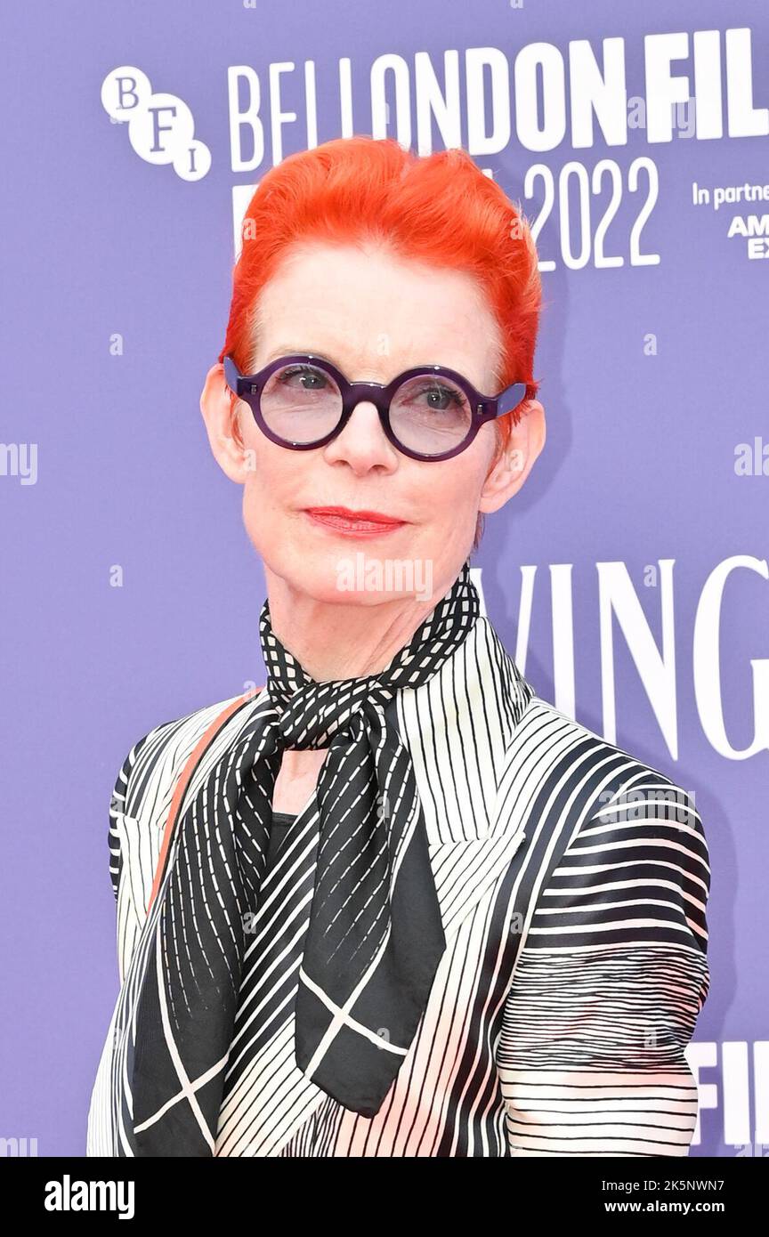 Londres, Royaume-Uni. 09th octobre 2022. Sandy Powell arrive à The Living - UK Premiereof the BFI London film Festival’s 2022 le 9th octobre 2022 au Royal Festival Hall, Londres, Royaume-Uni. Crédit : voir Li/Picture Capital/Alamy Live News Banque D'Images