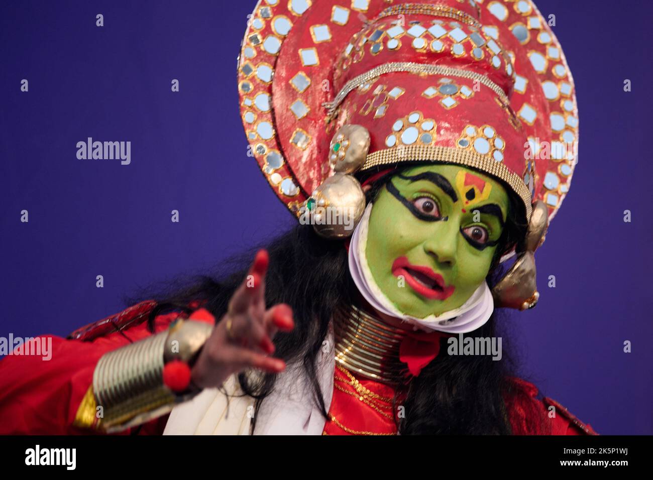 Edinburgh, Écosse, Royaume-Uni, 09 octobre 2022. Le festival Dusherra se déroule sur Calton Hill avec la musique et la danse contemporaines indiennes traditionnelles commémorant une guerre entre les dieux et les démons. Credit sst/alamy Live News Banque D'Images