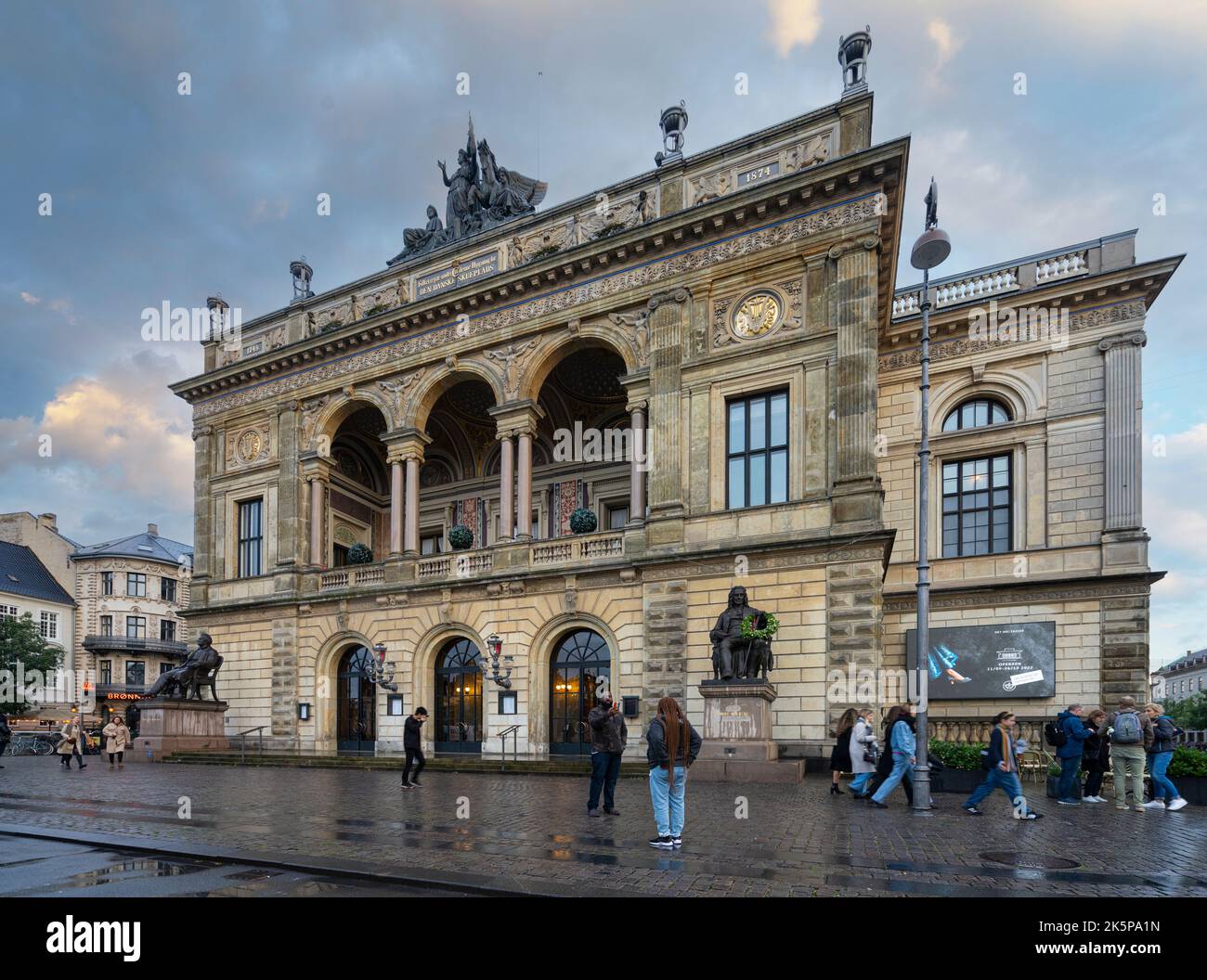 Copenhague, Danemark. Octobre 2022. La façade du palais du Théâtre Royal dans le centre-ville Banque D'Images