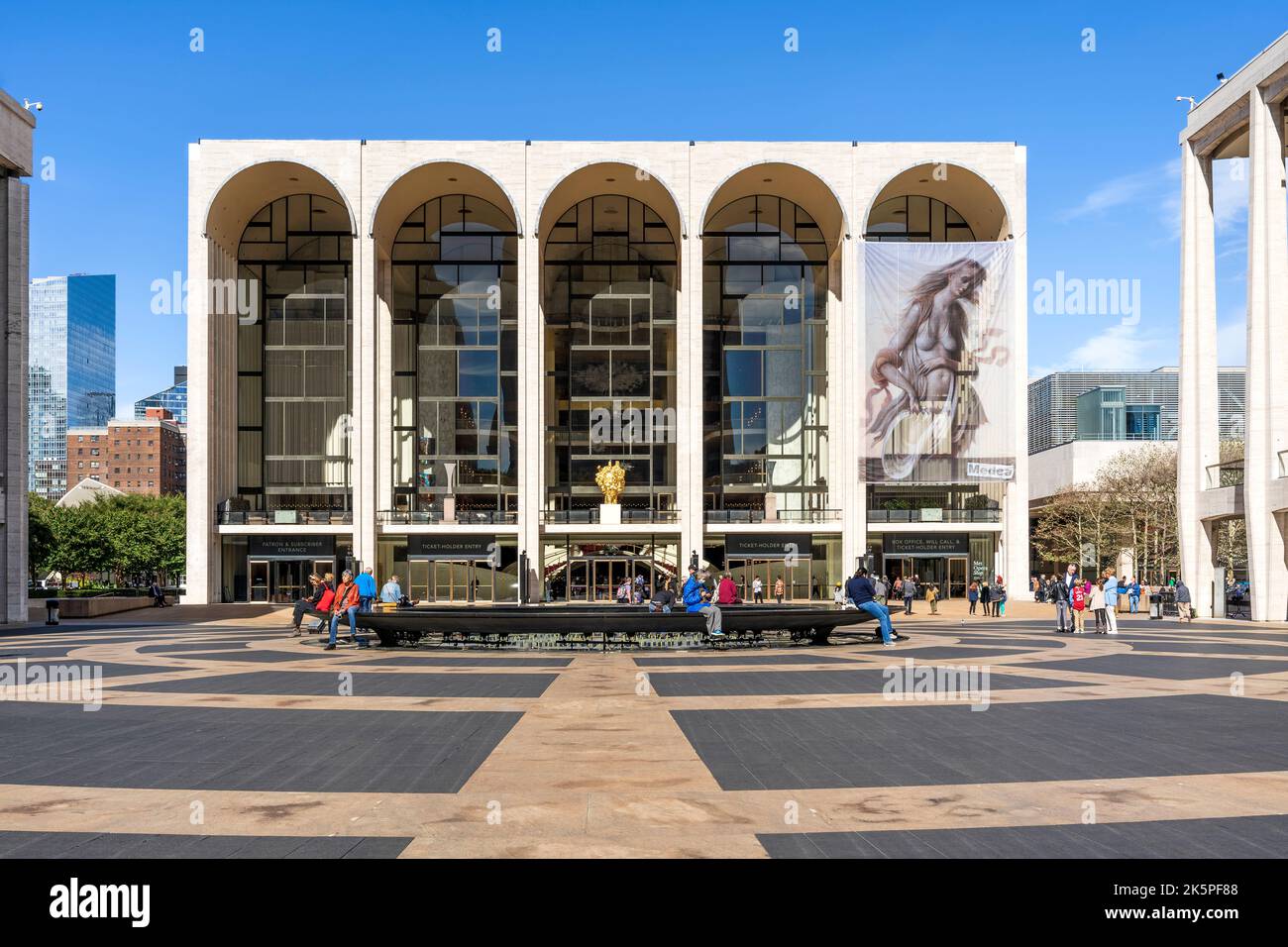 Façade du Metropolitan Opera House (le met), au Lincoln Center for the Performing Arts, Upper West Side, Manhattan, New York City, Etats-Unis Banque D'Images