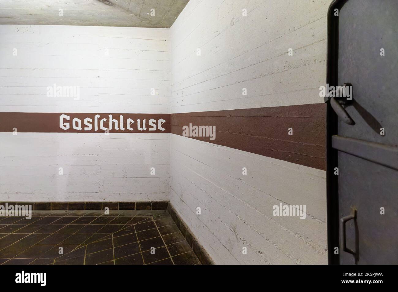 Écluse à gaz dans un soute souterrain civil à nuremberg, en Allemagne. Banque D'Images