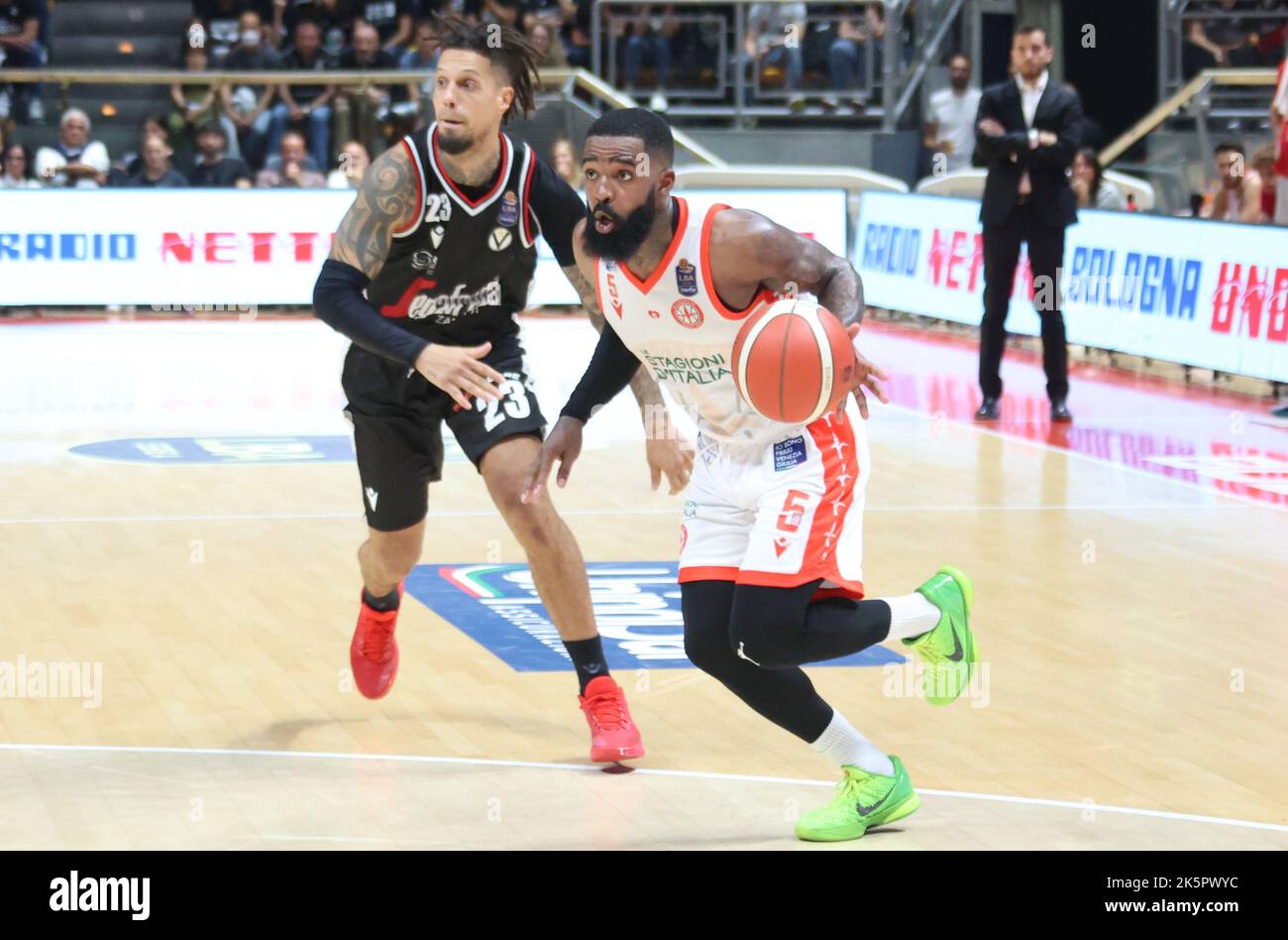 Corey Davis (Pallacanestro Trieste) pendant le match de basket-ball italien Segafredo Virtus Bologna vs. Pallacanestro Trieste - Bologne, 10 octobre 2022 au palais sportif de Paladozza Banque D'Images