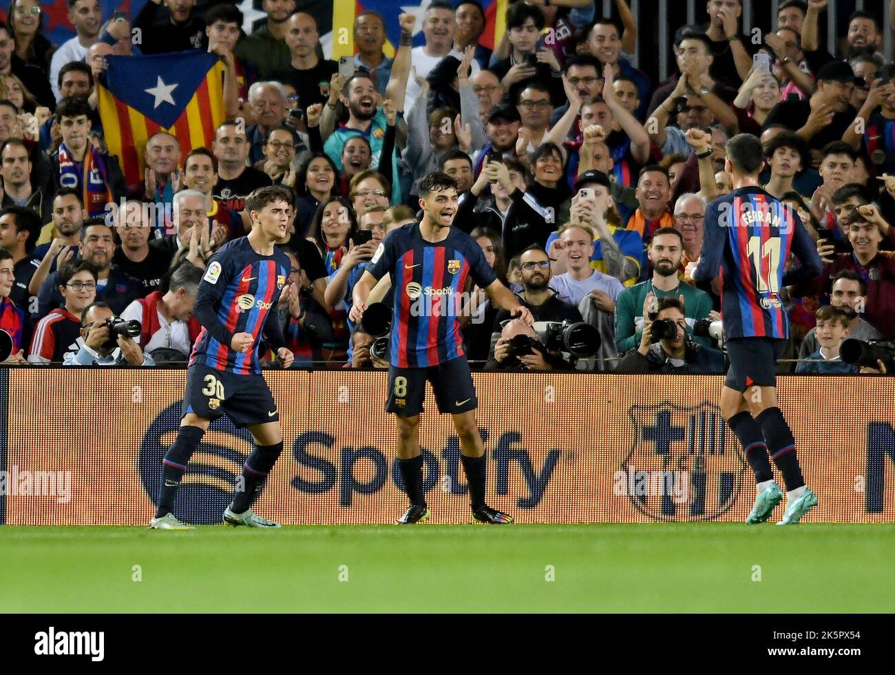 Barcelone, Espagne. 09th octobre 2022. FC BARCELONE contre RC CELTA 9 octobre, 2022 Pedri (8) du FC Barcelone célèbre le premier but de son équipe avec Gavi (30) du FC Barcelone (à gauche) et Ferran Torres (11) du FC Barcelone (à droite) lors du match entre le FC Barcelone et la RC Celta correspondant au huitième jour de la Liga Santander à Spotify Camp Nou à Barcelone, Espagne. Crédit : rosdemora/Alay Live News Banque D'Images