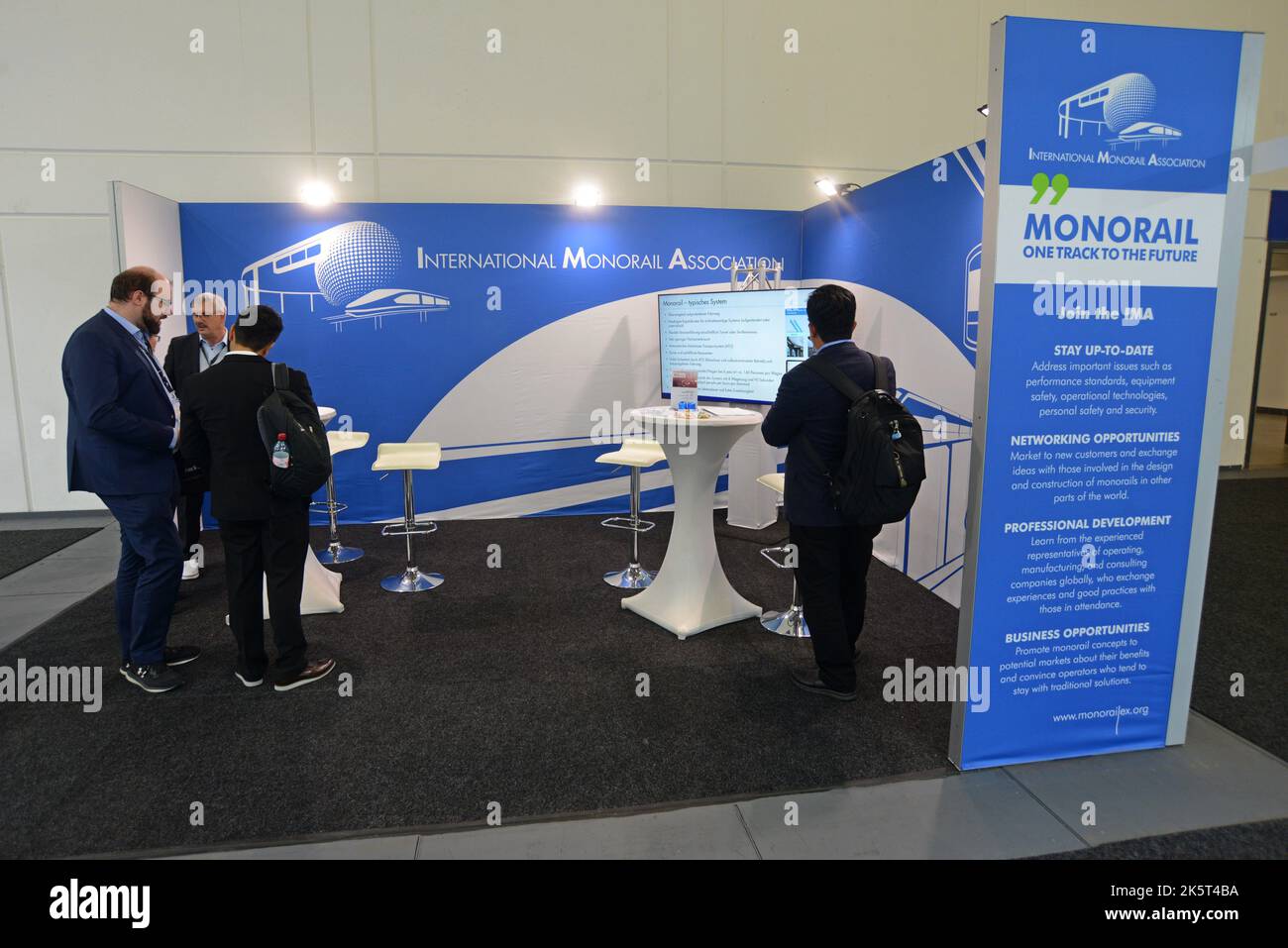 Stand d'exposition pour l'International Monorail Association, à Innotrans World transport expo, Berlin, septembre 2022 Banque D'Images