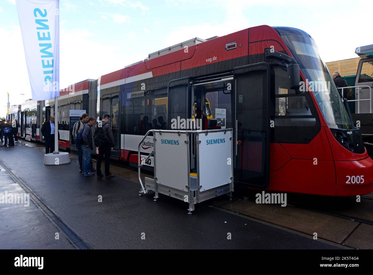 Siemsen Avenio GTA8, tramway de bas étage pour quatre voitures pour le réseau de tram de Nuremberg, à Innotrans, International transport expo, Berlin, septembre 2022 Banque D'Images
