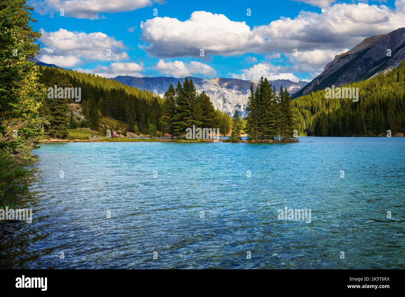 Two Jack Lake dans le parc national Banff, Canada Banque D'Images