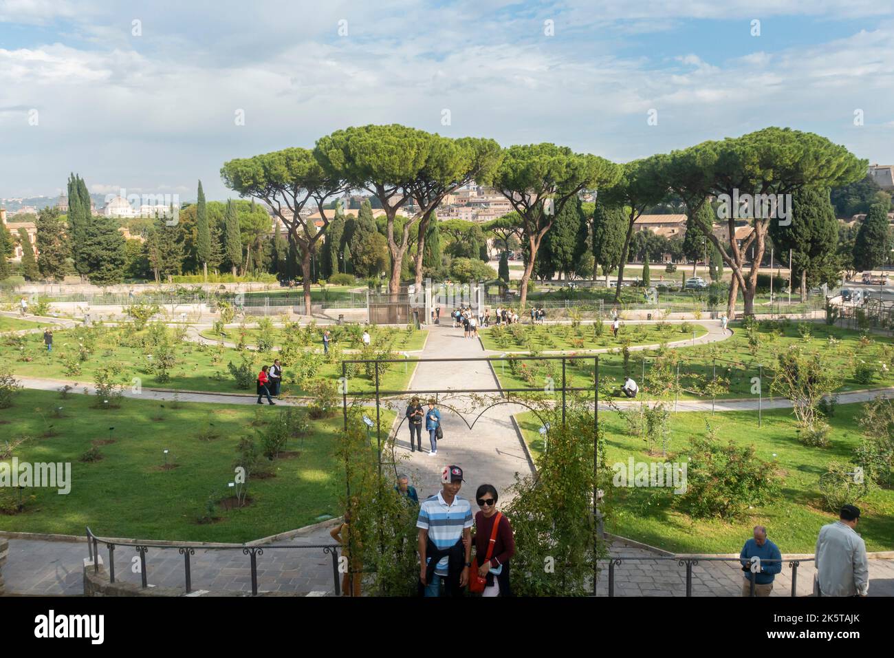 Rome, Italie - octobre 2022 - Roseto Comunale, la roseraie municipale, l'un des jardins les plus romantiques de Rome, sur la colline de l'Aventin Banque D'Images