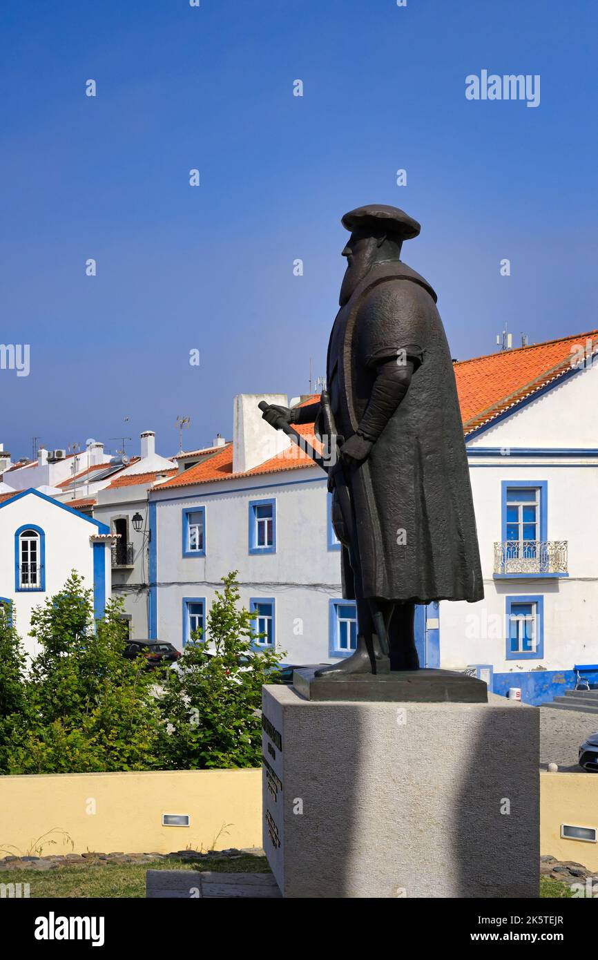 Statue de Vasco da Gama devant l'église Saint Salvador, Sines, Alentejo, Portugal Banque D'Images