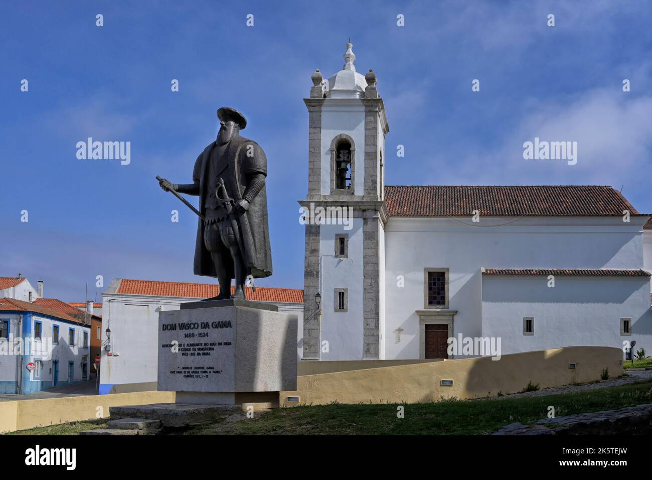 Statue de Vasco da Gama devant l'église Saint Salvador, Sines, Alentejo, Portugal Banque D'Images