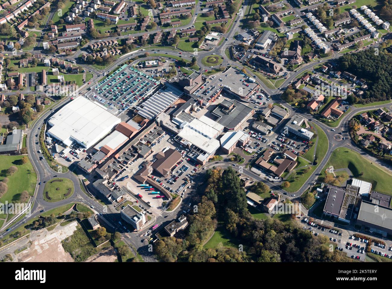 Le centre-ville, le centre commercial Castle Dene et New Town, Peterlee, County Durham, 2018. Banque D'Images