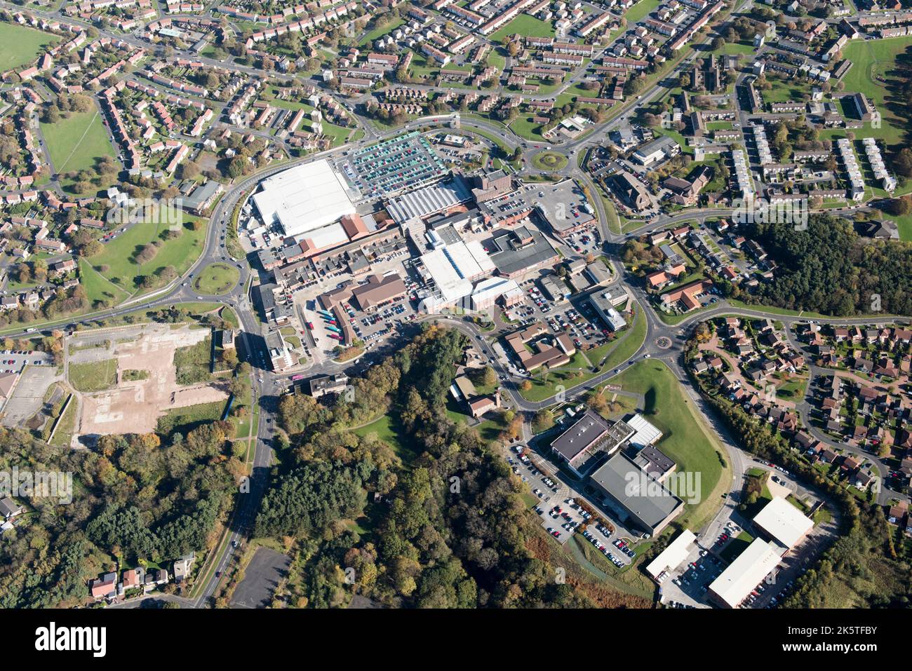 Le centre-ville, le centre commercial Castle Dene et New Town, Peterlee, County Durham, 2018. Banque D'Images