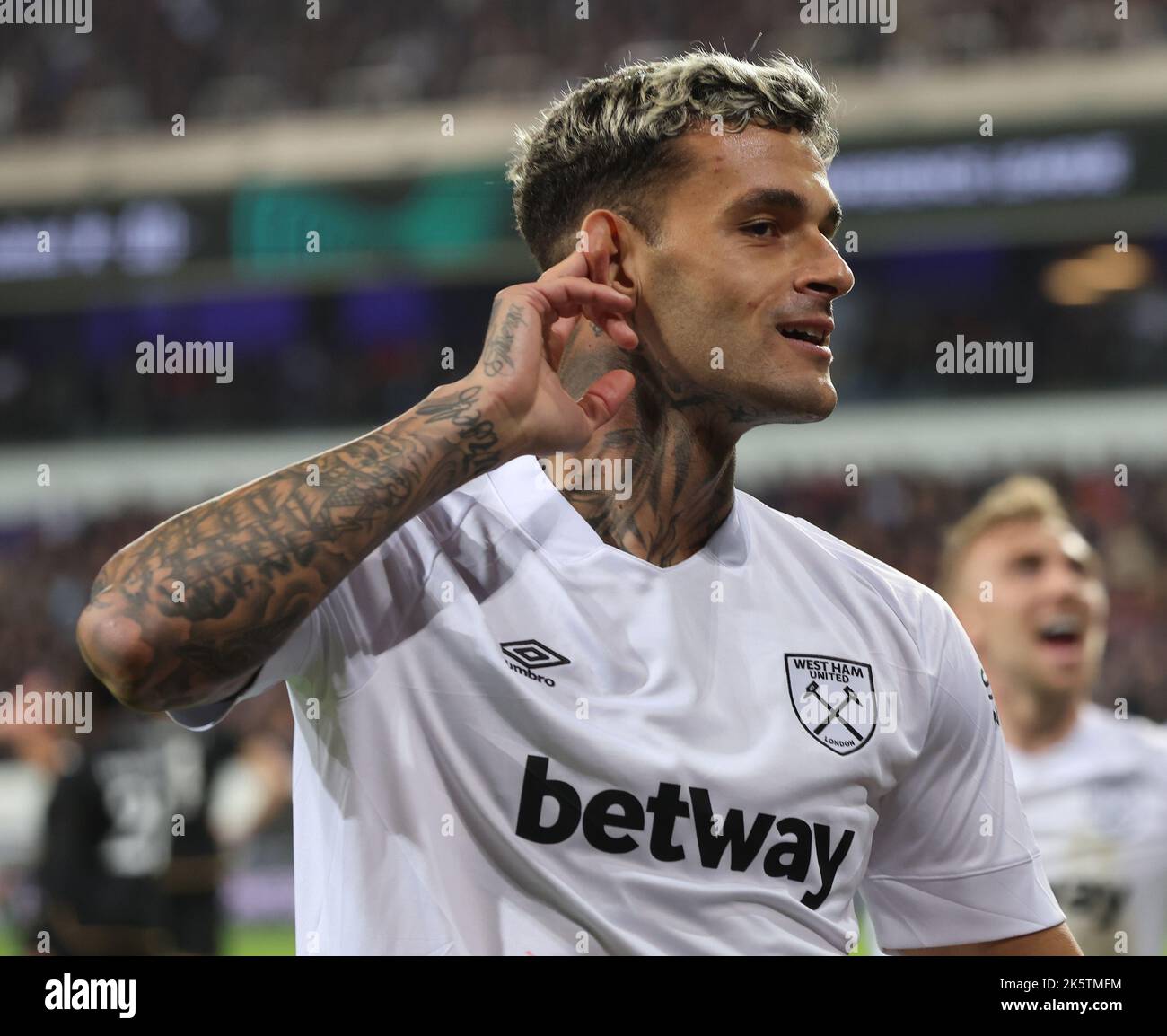 Gianluca Scalacca, de West Ham United, célèbre son but lors du match de football du groupe B de l'UEFA Europa Conference League entre le RSC Anderlecht et l'Ouest Banque D'Images